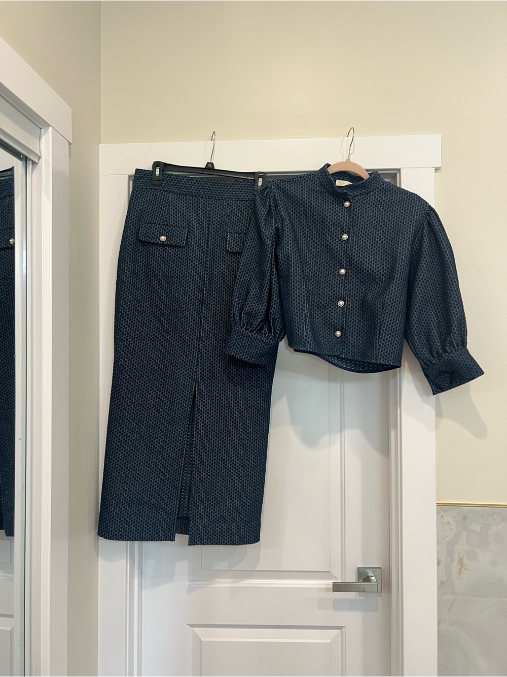 Cropped Puff-Sleeve Button Front Skirt Suit in Navy - Picture 3 of 10